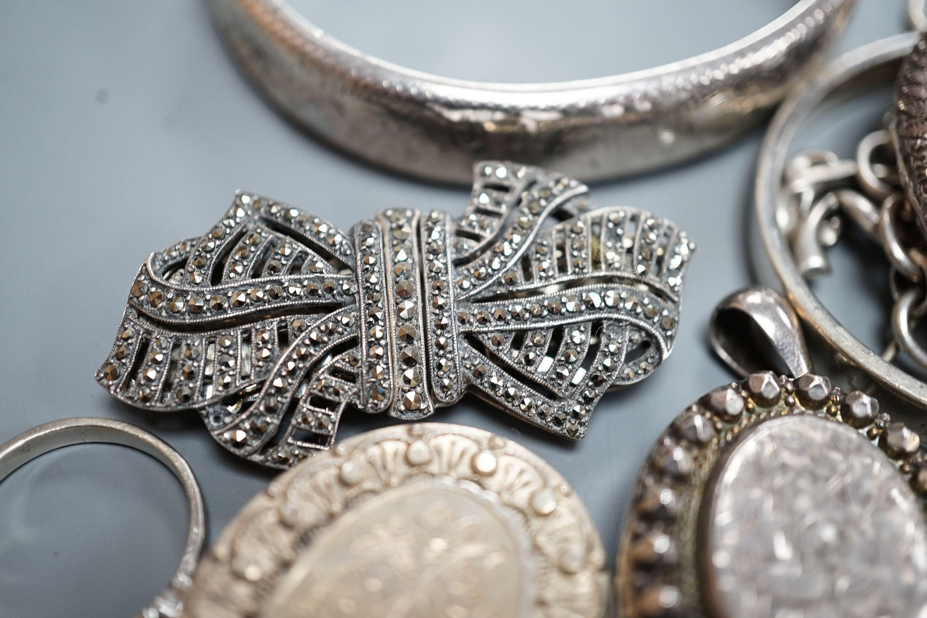 A mixed quantity of assorted silver and white metal jewellery including costume and a silver and enamel compact.